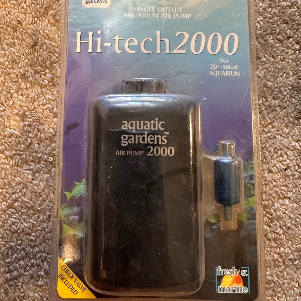 Hi-Tech 2000 Aquarium Air Pump New in Box for 20-50gal